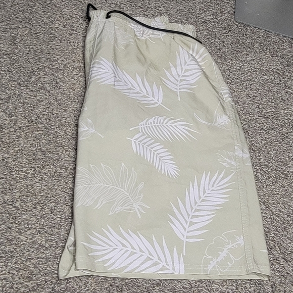 Men's summer beach shorts with palm 🌴 trees - Picture 7 of 8